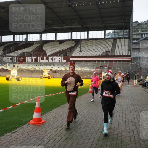 07.12.2025 - St. Pauli X-Mass-Run No. 15 Fabian Wolf http://msf.ph/oto/9398106 07.12.2025 10:49:04 Ziel 191, 194, 379, 471, 1019, 1155, 1164, 1166, 2515, 3369 meine-sportfotos.de