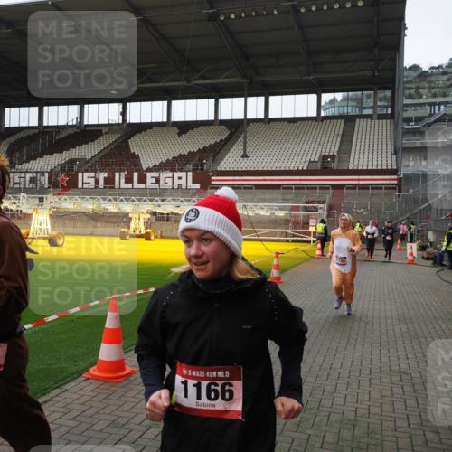 07.12.2025 - St. Pauli X-Mass-Run No. 15 Fabian Wolf http://msf.ph/oto/9398111 07.12.2025 10:49:05 Ziel 191, 194, 379, 471, 1019, 1155, 1164, 1166, 2921, 2933, 3369 meine-sportfotos.de