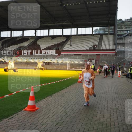 07.12.2025 - St. Pauli X-Mass-Run No. 15 Fabian Wolf http://msf.ph/oto/9398115 07.12.2025 10:49:06 Ziel 191, 194, 379, 471, 1019, 1155, 1164, 1166, 2921, 2933, 3369 meine-sportfotos.de