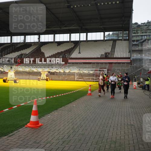 07.12.2025 - St. Pauli X-Mass-Run No. 15 Fabian Wolf http://msf.ph/oto/9398122 07.12.2025 10:49:09 Ziel 191, 194, 379, 471, 1019, 1155, 1164, 1166, 1370, 1372, 2921, 2933, 3369 meine-sportfotos.de