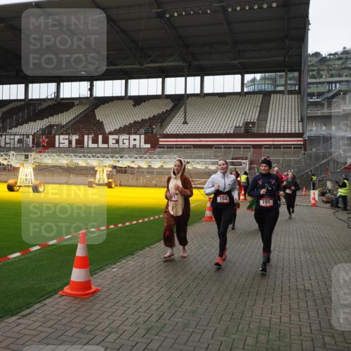 07.12.2025 - St. Pauli X-Mass-Run No. 15 Fabian Wolf http://msf.ph/oto/9398131 07.12.2025 10:49:11 Ziel 191, 194, 471, 1019, 1155, 1164, 1166, 1370, 1372, 2921, 2933, 3366, 3369 meine-sportfotos.de