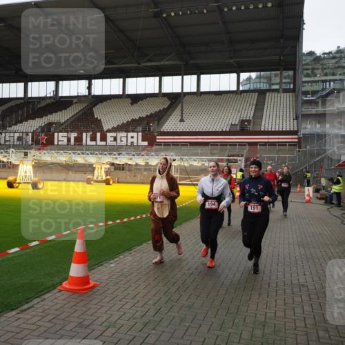 07.12.2025 - St. Pauli X-Mass-Run No. 15 Fabian Wolf http://msf.ph/oto/9398132 07.12.2025 10:49:11 Ziel 191, 194, 471, 1019, 1155, 1164, 1166, 1370, 1372, 2921, 2933, 3366, 3369 meine-sportfotos.de