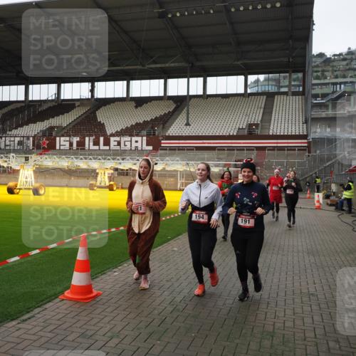 07.12.2025 - St. Pauli X-Mass-Run No. 15 Fabian Wolf http://msf.ph/oto/9398134 07.12.2025 10:49:12 Ziel 191, 194, 471, 1019, 1155, 1164, 1166, 1370, 1372, 2764, 2765, 2921, 2933, 3366, 3369 meine-sportfotos.de