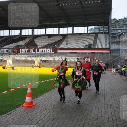 07.12.2025 - St. Pauli X-Mass-Run No. 15 Fabian Wolf http://msf.ph/oto/9398140 07.12.2025 10:49:14 Ziel 191, 194, 471, 1155, 1164, 1166, 1370, 1372, 2764, 2765, 2921, 2933, 3366, 3369 meine-sportfotos.de