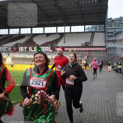 07.12.2025 - St. Pauli X-Mass-Run No. 15 Fabian Wolf http://msf.ph/oto/9398147 07.12.2025 10:49:15 Ziel 191, 194, 471, 1155, 1164, 1166, 1370, 1372, 2764, 2765, 2921, 2933, 3366, 3369 meine-sportfotos.de