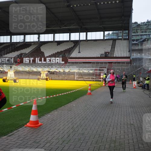 07.12.2025 - St. Pauli X-Mass-Run No. 15 Fabian Wolf http://msf.ph/oto/9398151 07.12.2025 10:49:16 Ziel 191, 194, 471, 1155, 1166, 1274, 1370, 1372, 2764, 2765, 2921, 2933, 3366, 3369 meine-sportfotos.de