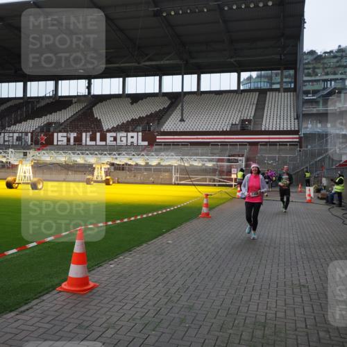 07.12.2025 - St. Pauli X-Mass-Run No. 15 Fabian Wolf http://msf.ph/oto/9398152 07.12.2025 10:49:16 Ziel 191, 194, 471, 1155, 1166, 1274, 1370, 1372, 2764, 2765, 2921, 2933, 3366, 3369 meine-sportfotos.de