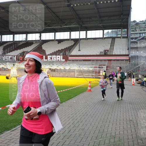 07.12.2025 - St. Pauli X-Mass-Run No. 15 Fabian Wolf http://msf.ph/oto/9398160 07.12.2025 10:49:19 Ziel 191, 194, 471, 1155, 1273, 1274, 1370, 1372, 1663, 2764, 2765, 2921, 2933, 3366, 3369 meine-sportfotos.de