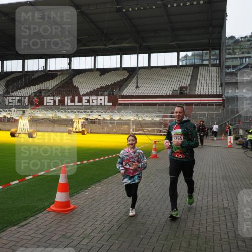 07.12.2025 - St. Pauli X-Mass-Run No. 15 Fabian Wolf http://msf.ph/oto/9398164 07.12.2025 10:49:20 Ziel 191, 194, 471, 1155, 1273, 1274, 1370, 1372, 1663, 2764, 2765, 2921, 2933, 3366, 3369 meine-sportfotos.de
