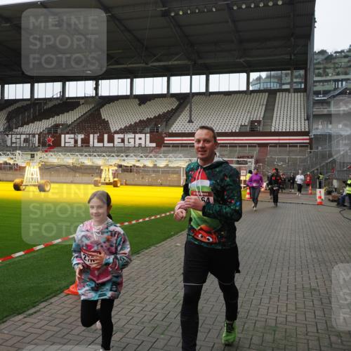 07.12.2025 - St. Pauli X-Mass-Run No. 15 Fabian Wolf http://msf.ph/oto/9398167 07.12.2025 10:49:21 Ziel 191, 194, 471, 1273, 1274, 1370, 1372, 1663, 2421, 2764, 2765, 2921, 2933, 3366, 3369 meine-sportfotos.de