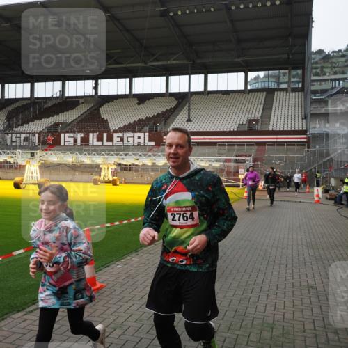 07.12.2025 - St. Pauli X-Mass-Run No. 15 Fabian Wolf http://msf.ph/oto/9398168 07.12.2025 10:49:21 Ziel 191, 194, 471, 1273, 1274, 1370, 1372, 1663, 2421, 2764, 2765, 2921, 2933, 3366, 3369 meine-sportfotos.de