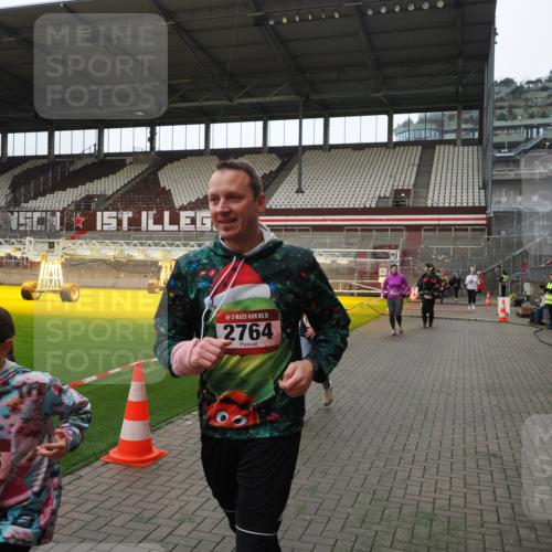 07.12.2025 - St. Pauli X-Mass-Run No. 15 Fabian Wolf http://msf.ph/oto/9398169 07.12.2025 10:49:21 Ziel 191, 194, 471, 1273, 1274, 1370, 1372, 1663, 2421, 2764, 2765, 2921, 2933, 3366, 3369 meine-sportfotos.de