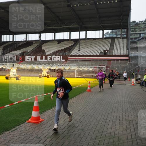 07.12.2025 - St. Pauli X-Mass-Run No. 15 Fabian Wolf http://msf.ph/oto/9398170 07.12.2025 10:49:22 Ziel 191, 194, 471, 890, 1273, 1274, 1370, 1372, 1663, 2421, 2764, 2765, 2921, 2933, 3366 meine-sportfotos.de