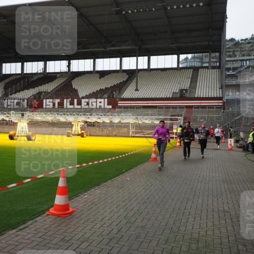 07.12.2025 - St. Pauli X-Mass-Run No. 15 Fabian Wolf http://msf.ph/oto/9398171 07.12.2025 10:49:23 Ziel 191, 194, 471, 890, 1273, 1274, 1370, 1372, 1663, 2301, 2421, 2764, 2765, 2921, 2933, 3366 meine-sportfotos.de