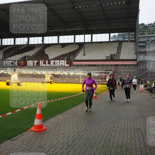 07.12.2025 - St. Pauli X-Mass-Run No. 15 Fabian Wolf http://msf.ph/oto/9398174 07.12.2025 10:49:24 Ziel 191, 194, 471, 890, 1273, 1274, 1370, 1372, 1663, 2299, 2301, 2421, 2764, 2765, 2921, 2933, 3366 meine-sportfotos.de