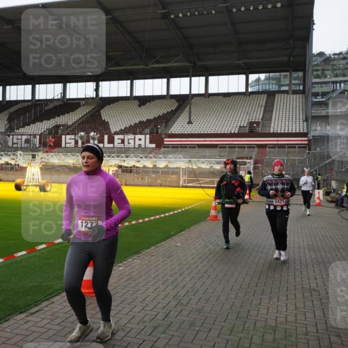 07.12.2025 - St. Pauli X-Mass-Run No. 15 Fabian Wolf http://msf.ph/oto/9398180 07.12.2025 10:49:25 Ziel 890, 1273, 1274, 1370, 1372, 1663, 2299, 2301, 2421, 2764, 2765, 2921, 2933, 3366 meine-sportfotos.de