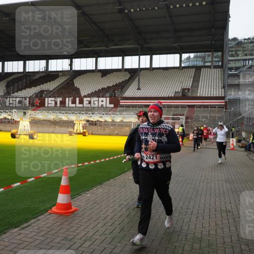 07.12.2025 - St. Pauli X-Mass-Run No. 15 Fabian Wolf http://msf.ph/oto/9398185 07.12.2025 10:49:27 Ziel 157, 890, 1179, 1273, 1274, 1370, 1372, 1663, 2299, 2301, 2421, 2764, 2765, 3366 meine-sportfotos.de