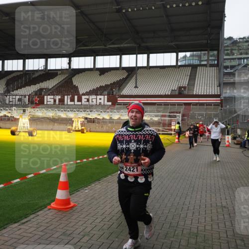 07.12.2025 - St. Pauli X-Mass-Run No. 15 Fabian Wolf http://msf.ph/oto/9398186 07.12.2025 10:49:27 Ziel 157, 890, 1179, 1273, 1274, 1370, 1372, 1663, 2299, 2301, 2421, 2764, 2765, 3366 meine-sportfotos.de
