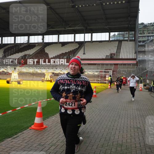 07.12.2025 - St. Pauli X-Mass-Run No. 15 Fabian Wolf http://msf.ph/oto/9398187 07.12.2025 10:49:27 Ziel 157, 890, 1179, 1273, 1274, 1370, 1372, 1663, 2299, 2301, 2421, 2764, 2765, 3366 meine-sportfotos.de