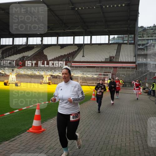 07.12.2025 - St. Pauli X-Mass-Run No. 15 Fabian Wolf http://msf.ph/oto/9398193 07.12.2025 10:49:30 Ziel 157, 890, 1179, 1273, 1274, 1663, 2299, 2301, 2421, 2764, 2765, 3366 meine-sportfotos.de