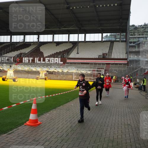 07.12.2025 - St. Pauli X-Mass-Run No. 15 Fabian Wolf http://msf.ph/oto/9398195 07.12.2025 10:49:31 Ziel 157, 890, 1179, 1273, 1274, 1663, 2299, 2301, 2421, 2764, 2765 meine-sportfotos.de