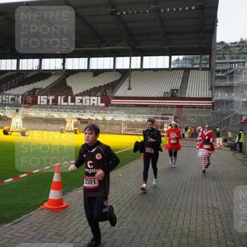 07.12.2025 - St. Pauli X-Mass-Run No. 15 Fabian Wolf http://msf.ph/oto/9398199 07.12.2025 10:49:32 Ziel 157, 890, 1179, 1273, 1274, 1663, 2299, 2301, 2421, 2764, 2765 meine-sportfotos.de
