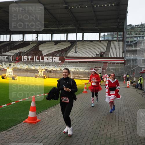 07.12.2025 - St. Pauli X-Mass-Run No. 15 Fabian Wolf http://msf.ph/oto/9398204 07.12.2025 10:49:33 Ziel 157, 890, 1179, 1273, 1274, 1663, 2299, 2301, 2421 meine-sportfotos.de
