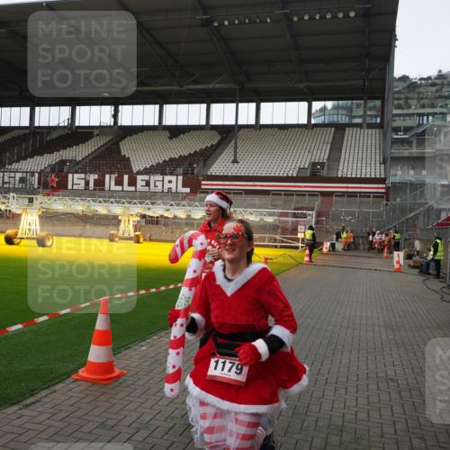07.12.2025 - St. Pauli X-Mass-Run No. 15 Fabian Wolf http://msf.ph/oto/9398211 07.12.2025 10:49:35 Ziel 157, 890, 1179, 1273, 1274, 1663, 2299, 2301, 2421 meine-sportfotos.de