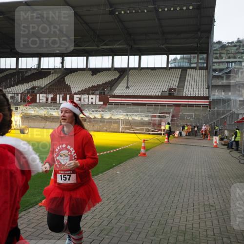 07.12.2025 - St. Pauli X-Mass-Run No. 15 Fabian Wolf http://msf.ph/oto/9398214 07.12.2025 10:49:35 Ziel 157, 890, 1179, 1273, 1274, 1663, 2299, 2301, 2421 meine-sportfotos.de