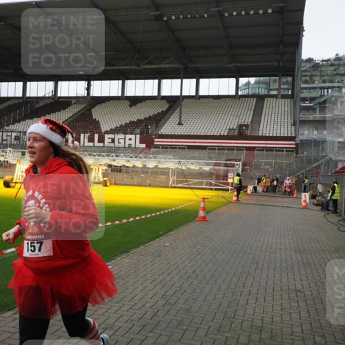 07.12.2025 - St. Pauli X-Mass-Run No. 15 Fabian Wolf http://msf.ph/oto/9398215 07.12.2025 10:49:35 Ziel 157, 890, 1179, 1273, 1274, 1663, 2299, 2301, 2421 meine-sportfotos.de