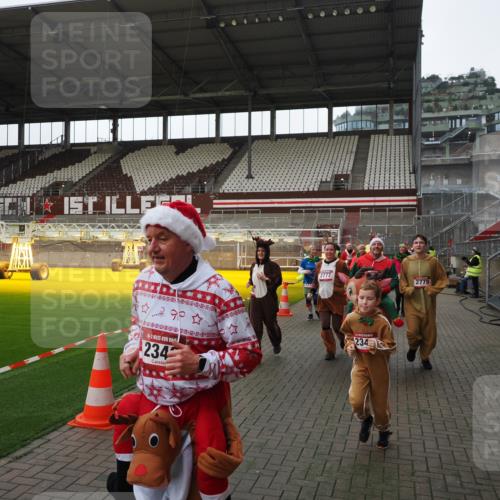07.12.2025 - St. Pauli X-Mass-Run No. 15 Fabian Wolf http://msf.ph/oto/9398222 07.12.2025 10:49:49 Ziel 916, 1035, 1232, 2100, 2201, 2338, 2340, 2341, 2777, 2779, 3026, 3030, 3380 meine-sportfotos.de