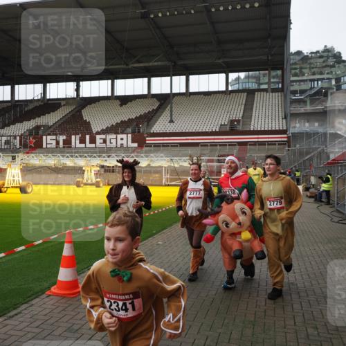 07.12.2025 - St. Pauli X-Mass-Run No. 15 Fabian Wolf http://msf.ph/oto/9398225 07.12.2025 10:49:50 Ziel 916, 1035, 1232, 2100, 2201, 2338, 2340, 2341, 2777, 2779, 3026, 3030, 3380 meine-sportfotos.de