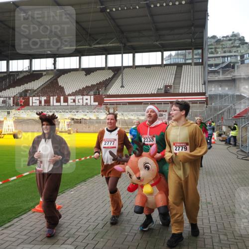 07.12.2025 - St. Pauli X-Mass-Run No. 15 Fabian Wolf http://msf.ph/oto/9398227 07.12.2025 10:49:50 Ziel 916, 1035, 1232, 2100, 2201, 2338, 2340, 2341, 2777, 2779, 3026, 3030, 3380 meine-sportfotos.de