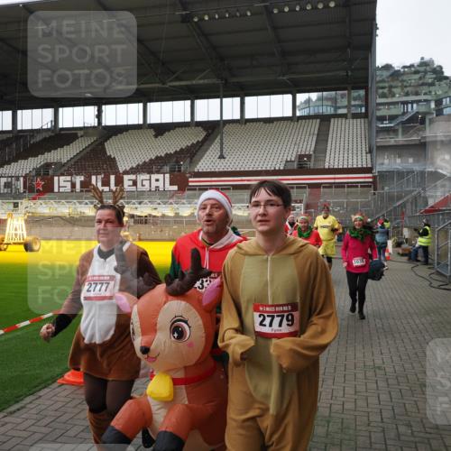 07.12.2025 - St. Pauli X-Mass-Run No. 15 Fabian Wolf http://msf.ph/oto/9398230 07.12.2025 10:49:51 Ziel 916, 1035, 1232, 2100, 2201, 2338, 2340, 2341, 2777, 2779, 3026, 3030, 3380 meine-sportfotos.de