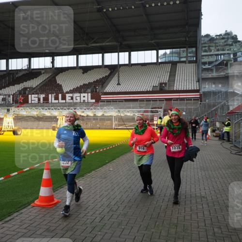07.12.2025 - St. Pauli X-Mass-Run No. 15 Fabian Wolf http://msf.ph/oto/9398236 07.12.2025 10:49:52 Ziel 916, 1035, 1232, 2100, 2201, 2338, 2340, 2341, 2777, 2779, 3026, 3030, 3380 meine-sportfotos.de