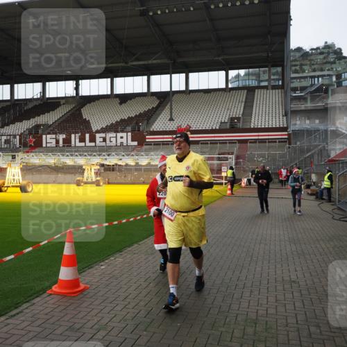 07.12.2025 - St. Pauli X-Mass-Run No. 15 Fabian Wolf http://msf.ph/oto/9398248 07.12.2025 10:49:55 Ziel 916, 1035, 1232, 2100, 2201, 2338, 2340, 2341, 2777, 2779, 3026, 3030, 3380 meine-sportfotos.de