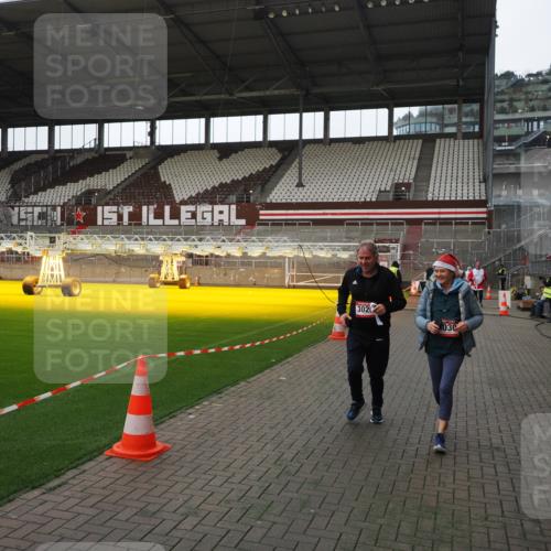 07.12.2025 - St. Pauli X-Mass-Run No. 15 Fabian Wolf http://msf.ph/oto/9398252 07.12.2025 10:49:58 Ziel 916, 1035, 1232, 2100, 2201, 2338, 2340, 2341, 2575, 2777, 2779, 3026, 3030, 3380, 4855 meine-sportfotos.de