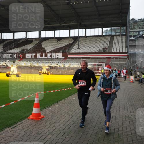 07.12.2025 - St. Pauli X-Mass-Run No. 15 Fabian Wolf http://msf.ph/oto/9398255 07.12.2025 10:49:59 Ziel 40, 916, 1035, 1232, 2100, 2201, 2338, 2341, 2575, 2777, 2779, 3026, 3030, 3380, 4855 meine-sportfotos.de
