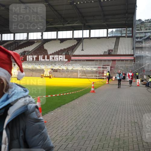 07.12.2025 - St. Pauli X-Mass-Run No. 15 Fabian Wolf http://msf.ph/oto/9398262 07.12.2025 10:50:00 Ziel 40, 916, 1035, 1232, 2100, 2201, 2338, 2575, 2777, 3026, 3030, 3380, 4855 meine-sportfotos.de