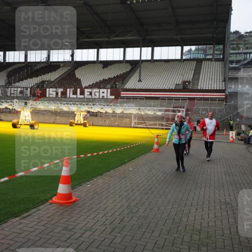 07.12.2025 - St. Pauli X-Mass-Run No. 15 Fabian Wolf http://msf.ph/oto/9398264 07.12.2025 10:50:05 Ziel 40, 904, 905, 2100, 2201, 2575, 3026, 3030, 4855 meine-sportfotos.de