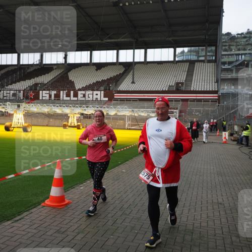 07.12.2025 - St. Pauli X-Mass-Run No. 15 Fabian Wolf http://msf.ph/oto/9398281 07.12.2025 10:50:08 Ziel 40, 904, 905, 2575, 3026, 4855 meine-sportfotos.de