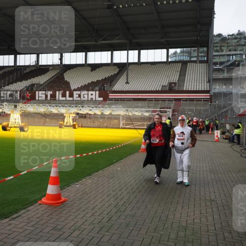 07.12.2025 - St. Pauli X-Mass-Run No. 15 Fabian Wolf http://msf.ph/oto/9398291 07.12.2025 10:50:17 Ziel 40, 904, 905, 2575, 4110, 4111 meine-sportfotos.de
