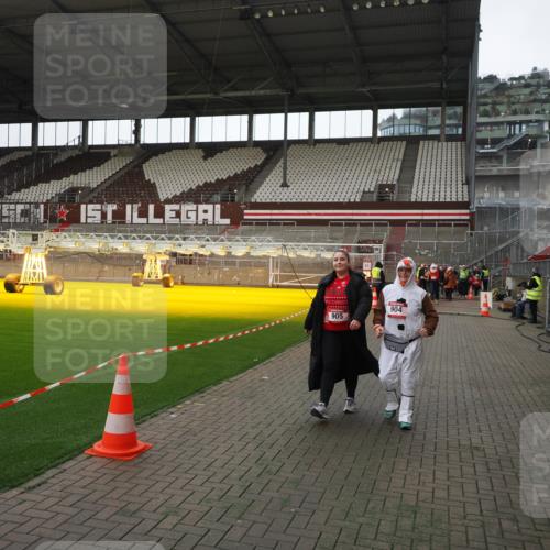 07.12.2025 - St. Pauli X-Mass-Run No. 15 Fabian Wolf http://msf.ph/oto/9398293 07.12.2025 10:50:17 Ziel 40, 904, 905, 2575, 4110, 4111 meine-sportfotos.de