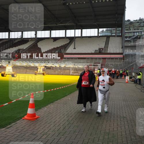 07.12.2025 - St. Pauli X-Mass-Run No. 15 Fabian Wolf http://msf.ph/oto/9398294 07.12.2025 10:50:17 Ziel 40, 904, 905, 2575, 4110, 4111 meine-sportfotos.de
