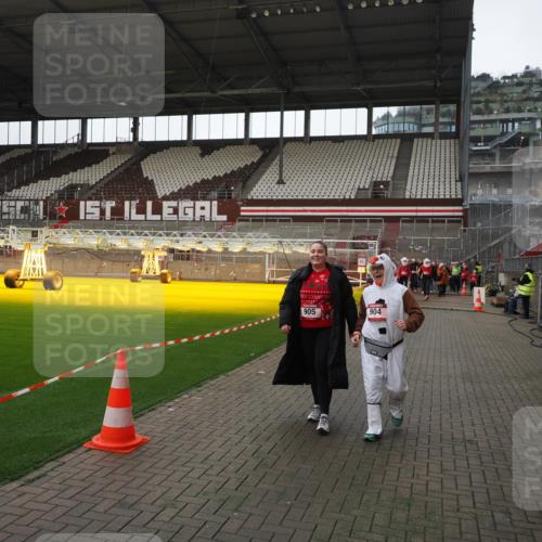07.12.2025 - St. Pauli X-Mass-Run No. 15 Fabian Wolf http://msf.ph/oto/9398295 07.12.2025 10:50:17 Ziel 40, 904, 905, 2575, 4110, 4111 meine-sportfotos.de