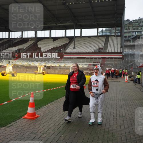 07.12.2025 - St. Pauli X-Mass-Run No. 15 Fabian Wolf http://msf.ph/oto/9398298 07.12.2025 10:50:18 Ziel 40, 904, 905, 4110, 4111 meine-sportfotos.de
