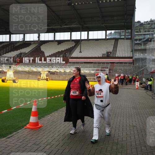 07.12.2025 - St. Pauli X-Mass-Run No. 15 Fabian Wolf http://msf.ph/oto/9398299 07.12.2025 10:50:18 Ziel 40, 904, 905, 4110, 4111 meine-sportfotos.de