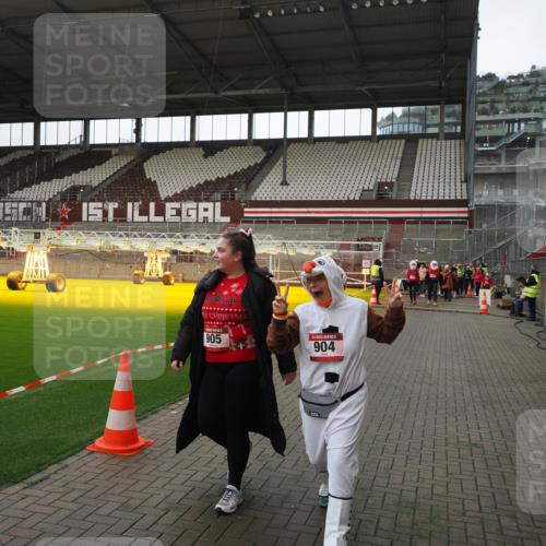 07.12.2025 - St. Pauli X-Mass-Run No. 15 Fabian Wolf http://msf.ph/oto/9398301 07.12.2025 10:50:19 Ziel 40, 904, 905, 4110, 4111, 4756 meine-sportfotos.de