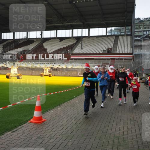 07.12.2025 - St. Pauli X-Mass-Run No. 15 Fabian Wolf http://msf.ph/oto/9398305 07.12.2025 10:50:29 Ziel 2250, 2460, 2582, 2583, 2584, 3287, 3291, 3368, 4075, 4110, 4111, 4756, 4757, 4759 meine-sportfotos.de