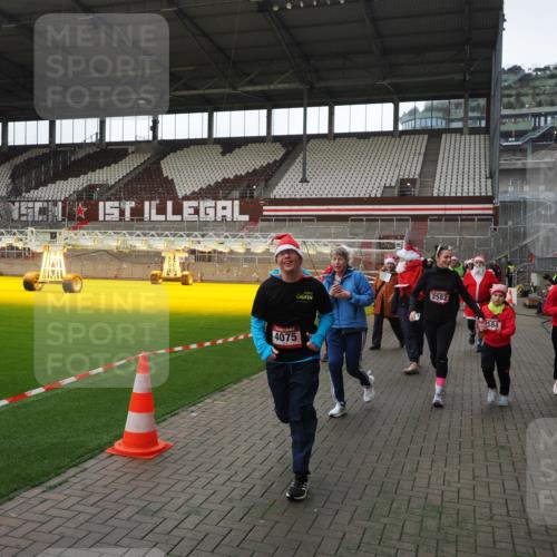 07.12.2025 - St. Pauli X-Mass-Run No. 15 Fabian Wolf http://msf.ph/oto/9398307 07.12.2025 10:50:29 Ziel 2250, 2460, 2582, 2583, 2584, 3287, 3291, 3368, 4075, 4110, 4111, 4756, 4757, 4759 meine-sportfotos.de